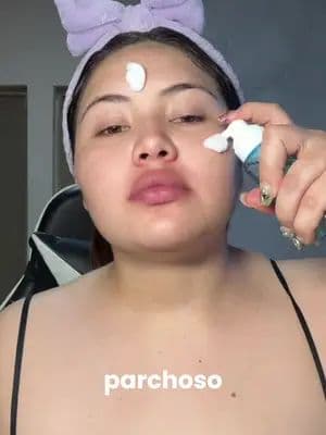 Si tu maquillaje se separa, se ve parchoso o sientes que tus poros se notan más… esto te interesa 👀 Yo pensaba que era mi base, pero no 😭 Era cómo estaba preparando mi piel… Empecé a usar la línea Hyalraebae Pore de Mixsoon (el serum en espuma + el hidratante) y wow ✨ La piel queda hidratada, más lisita y el maquillaje se ve MUCHO más uniforme 😮🔥 No es que borre los poros, pero sí hace que todo se vea más bonito y dure más 💕 Si tu makeup nunca te queda como quieres… prueba esto 👀 Yo los encontré aquí en TikTok Shop 🛍️ #TikTokShop #SkincareTok #PielPerfecta #MakeupPrep #PoreCare