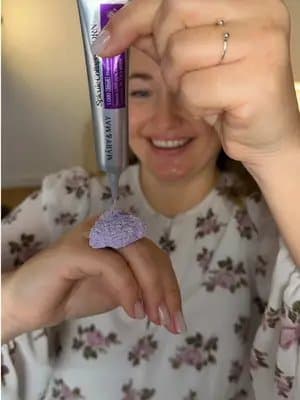 Another one of my absolute favorites for skin that delivers maximum results ✨ A powerful formula that helps improve skin texture and boost natural glow, while seamlessly bringing microneedling-inspired care into your daily skincare routine. *100,000 Natural Micro-Spicules: Delivers ingredients deeper & faster *French Low-Molecular Collagen: Firm and boost inner skin volume & elasticity *CICA PDRN: Target damaged skin cells and promote skin recovery This one truly feels like clinic-level results at home 💫 Brand @Mary&May Official There are currently discounts available in store @YesStyle All links are saved in my highlights “Links” And you can also use extra promo code: ZOEHRF123 #marynmay #marynmayreviewevent #pdrn #glasskin #yesstyleinfluencers @YesStyleInfluencers