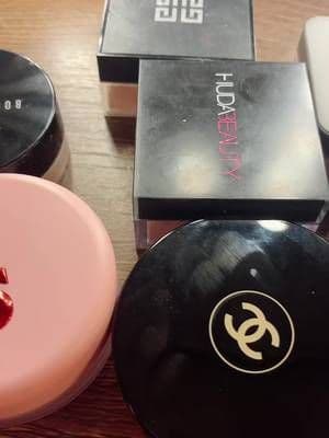 My favorite amazing Huda beauty powder, Ube birthday cake shade is amazing #hudabeauty @hudabeautyshop @Huda Beauty #Makeup #Amazing #FavoriteProducts #UbeBirthdayCakeSettingPowder #Beauty #TikTok #TikTokShop #TikTokCreator #hautdropsdnthglow