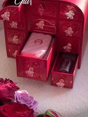 Publi. Charlotte Tilbury Beauty Advent Calendar 💖 Código de descuento: CT-SOCU1G8YD8V https://friends.charlottetilbury.com/a/nerea.c ahorra más de un 47% en sus productos. Link en mi biooo para hacerte con el tuyo! @Charlotte Tilbury #AD #CharlotteTilbury #MagicBeautyStars