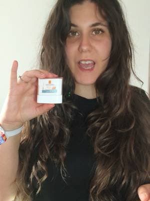 #publicidad | Día 2 de la serie 9 días, 9 protectores solares virales que vamos a poner a prueba sin filtros y saber si realmente merecen la pena tu dinero. En el día de hoy tenemos el UV Air vitamin sun stick de @La Roche-Posay y el resultado me ha dejado boquiabierta. #uvairstickxlorealistar #AntheliosUVAirStick #LaRochePosay #lorealistarspain