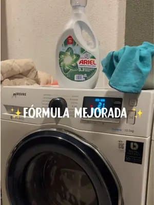 Nadie te advierte la CANTIDAD DE ROPA que se lava cuando tienes niños en casa 😣😂 Por suerte Ariel mejoró su fórmula y ahora en solo 1 lavado tengo mi ropa sin manchas y sin olores 😌 *Nueva fórmula*: Nuevo Ariel líquido Limpieza Profunda, con fórmula e imagen mejorada. *Remueve manchas*: *Validado en telas 100% de algodón con set de manchas representativas. Según instrucciones de uso. #ariellimpiezaprofunda #arielfm #publicidad @For_Me @ariel_latinoamerica