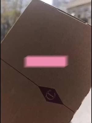 #AD Amigas, os dejo mi cuarto regalo del programa Magic BEAUTY Starts de @Charlotte Tilbury . Si tú también quieres entrar , te dejo mi enlace ... https://friends.charlottetilbury.com/s/vero.5 También mi código de afiliado, ya que en su web se obtiene un 15% de descuento ☺️.( solo para nuevos usuarios) CT-SOCAF10GO54 @charlottetilbury #AD #CharlotteTilbury #MagicBeautyStars #unboxing