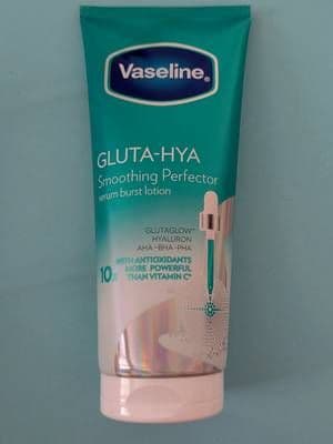 AD Thank you very much for this gifted drop. I am really looking forward to trying this Vaseline GLUTA-HYA Smoothing Perfector Serum Burst Lotion it sounds amazing 🩵 More info to follow @Vaseline #AD #vaselineglowgettersuk #vaselineoooglow #silkskin