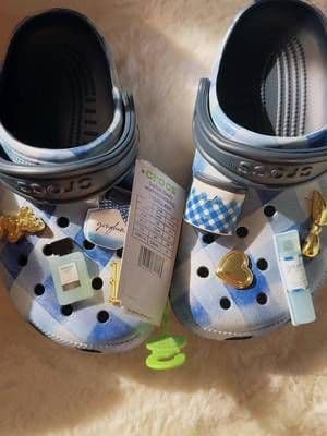 @Bath & Body Works & @Crocs #collab I could not pass these up! They are available for a limited time #onlineonly so get yours before theyโre all gone! The perfume, candle, fine fragrance mist, and calogne jibbitz are all #gingham scented! This collab is adorable! #foryou #fyp #trending #bathandbodyworks #crocs #limitededition #limitedtime #influencer #collab #getyoursnow #haultok #haul #tiktokbeauty #tiktokstyle #oneofakind #contentcreator #ifykyk #scented #trendingsound