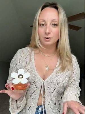 🌼 My new favorite fragrance is Daisy Marc Jacobs Daisy Love.. Pick your Daisy too at Sephora 🌼 @MarcJacobsFragrances #gifted #mjdaisy #pickyourdaisy #perfumetok