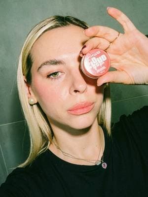 Ho trovato il blush dell’estate ☁️💗 effetto matte super naturale, leggerissimo sulle guance e perfetto anche sulle labbra… sembra letteralmente un filtro skin blur 😭 Se ne stavi cercando uno easy da usare e super sfumabile, te lo lascio nel carrellino 🛒✨ #TikTokShopItalia #BlushTok #CloudTopia #Maybelline #MakeupTok