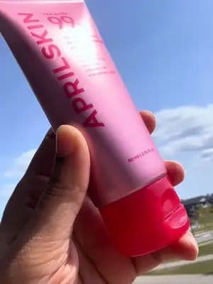 This Aprilskin TXA Niacinamide 99 Overnight Wrapping Mask is such a game-changer for my night routine 🌙✨ The texture sets within minutes, so I can sleep comfortably without stickiness. In the morning it removes effortlessly — no mess at all — and leaves my skin soft, smooth, and radiant. What I love most is the instant results 💖 When I need a quick glow boost, this is my go-to! #YesStyleInfluencer #ad #YesStyle #YesStyleInfluencer #Aprilskin