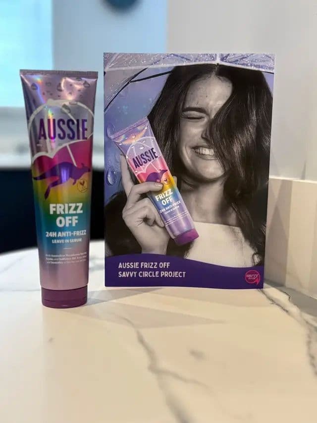 I am definitely recommending this new serum. FYl this is exclusively sold @bootsuk (currently has 50% off) When you flip the lid you get the most delicious sweet fragrance. I used this on wet hair, it was so quick and easy to apply and did not leave any sticky residue on my hands. I didn't add any other product and blow dried my hair. It's so soft and importantly smooth. I have not stopped touching my hair, it feels great, stayed so soft, smooth and frizz free all day, I love it! Thank you@supersavvymeofficial and @aussiehair #ad #frizzyhair #aussiehair #frizzoff #frizzoffwithaussie