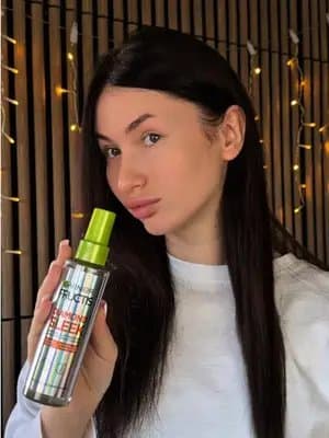 [Werbung ✨ POV: Deine Haare haben heute einfach gute Laune ✨🤍 Ich habe das Garnier Fructis Glättungsspray Diamond Sleek getestet und liebe den glatten, glänzenden Sleek-Look! ✨ Das Spray hilft dabei, Frizz und fliegende Haare zu bändigen und verleiht meinem Haar einen schönen Glanz – perfekt, wenn die Haare einfach mal besonders sleek aussehen sollen. 🤍 ✨ Glatt ✨ Glänzend ✨ Weniger Frizz ✨ Sleek-Look Kennt ihr das Gefühl, wenn die Haare plötzlich einfach perfekt liegen? 🥹✨ @garnierdeutschland #trnd_garnierfructis #diamondsleek #garnierhaircare #Werbung #GarnierFructis