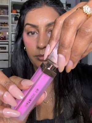 Let’s try the most controversial transition blush trend. Do I personally think you need all these products and steps to achieve this transition blush look? Absolutely not! Do I think the final results is stunning? Absolutely YES! @Patrick Ta Beauty @patrick ta #transistionblush #patricktabeauty #gifted #BEAUTYTHATBRINGSYOUOUT #blushtechnique