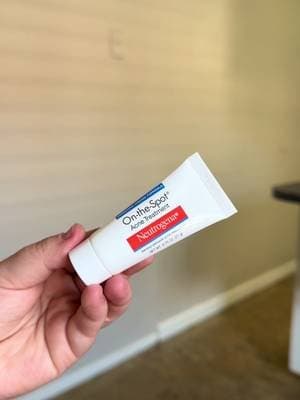 #Ad Breakouts happen at the worst times 😅 I’ve been reaching for Neutrogena On-The-Spot Acne Treatment for fast-acting acne care. @Neutrogena #Acne #ugccreator #ugcexample #branddeals