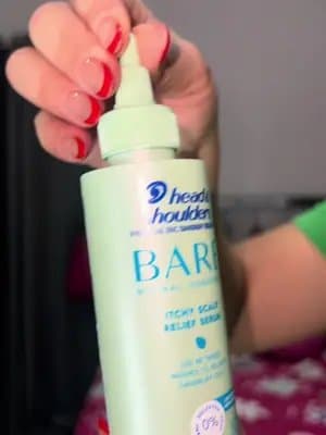 Head & shoulders BARE itchy scalp relief serum es ideal for when your scalp is itchy but it’s not time to wash your hair! It’s sulfate free and super lightweight 💚 #complimentary #MintyCoolRelief #GiftedByHeadandShoulders @influenster @Head and Shoulders