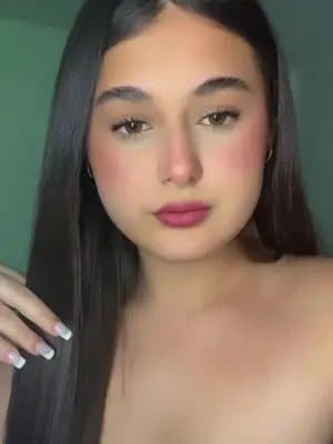 @Huda Beauty #AD #hudabeauties #hudabeauty. Estos polvos son espectaculares. Ya entiendo porque son tan famosos a mí en lo personal me encantan si tú también lo quieres probar en mi biografía está el enlace para que lo compres con un súper descuento 🩷✨