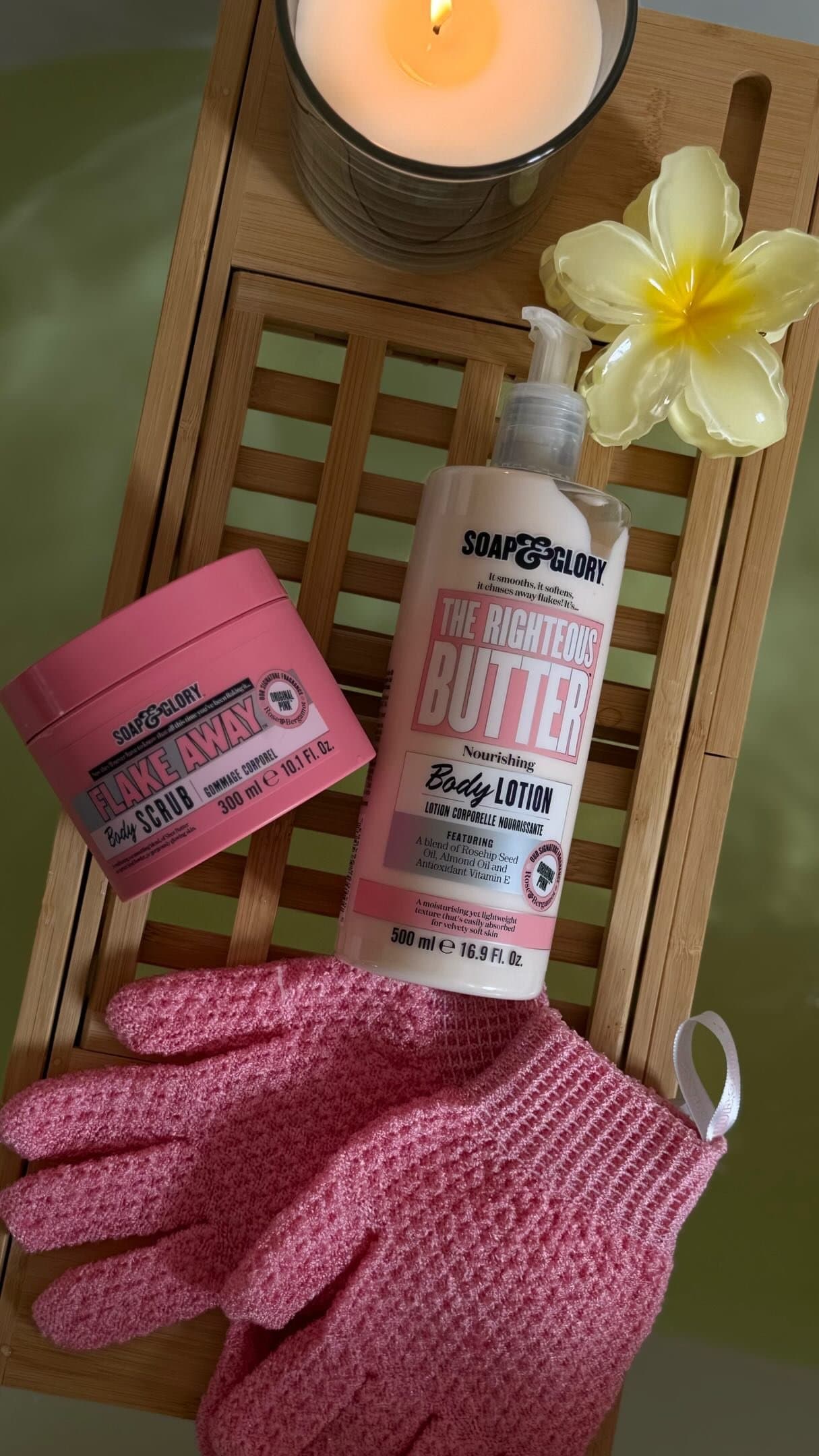My Soap & Glory summer essentials 💕
The Flake Away Body Scrub is perfect for keeping my skin feeling smooth and polish