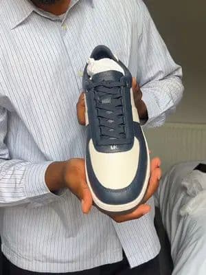 Unboxing my new pair of shoes from @Michael Kors Link in bio to cop one for yourself #Ad #MKAdvocates #Unboxing