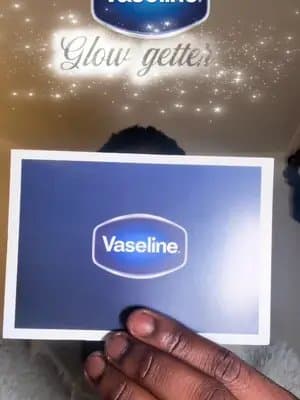 One swipe = juicy, glossy lips 💄✨ The Vaseline Gluta-Hya Lip Serum Gloss melts into my lips, gives an instant tint and plump with Tripeptide, hydrates with Hyaluronic Acid, and protects with SPF 15 — all without feeling sticky 😍 @Vaseline #vaselineglowgettersuk #lipcare #VaselineGlutaLipSwipe #AD