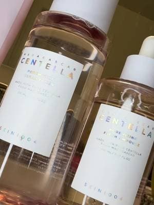 Está de vuelta! 💗 El Perfect Pore Set de SKIN1004 se había agotado y por fin regresó. Incluye espuma limpiadora, mascarilla de arcilla rosa, tónico, ampolla y crema ligera en gel para una rutina completa que deja mi piel limpia, suave e hidratada. ☺️ #SKIN1004 #PerfectPoreSet #KBeauty #SkincareRoutine #tiktokshop @SKIN1004 US