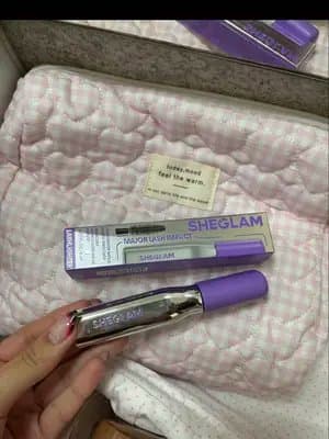 PERFEITOOOOO 😭🖤🖤💋🖤💋 deixa o cílios natural e cheio, e quando remove ele não borra, sai em pedacinhos, já virou meu fav!!! Postei meu feedback no perfil, corre para conferir eu testando 💜 @SHEGLAM #SHEGLAMeyeson #SHEGLAMvolumemascara #sheglam #ad