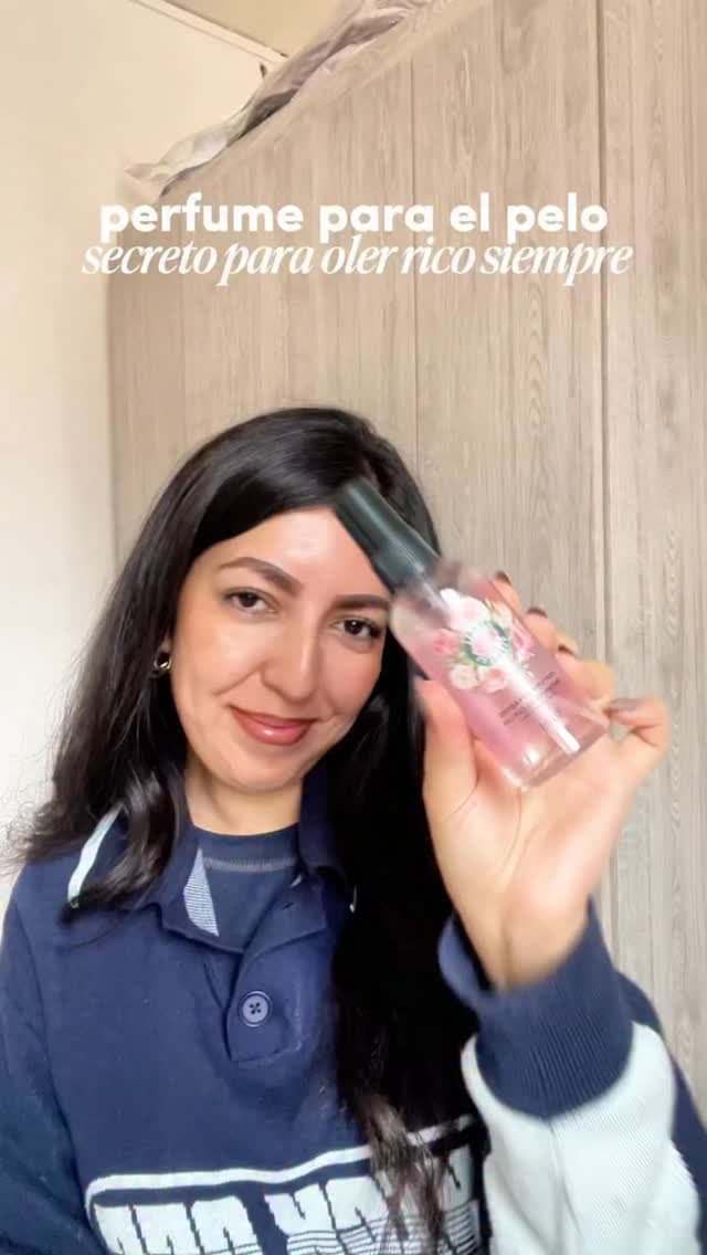 Recién enterándome que existen los perfumes para el pelo este huele
muy ricooo lo estoy amando
#HerbalChile #VibrasRosa
