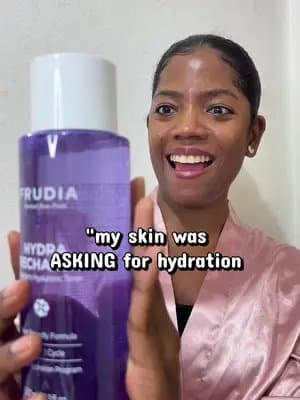 My skin was literally asking for hydration 😭💧 found my new holy grail, the FRUDIA Hydra Recharge Blueberry Hyaluronic Toner. wipe it, layer it, or mask it! shop it on @yesstyle 🫐 use code PASISS115 for discount. @frudia.official #YesStyle #FRUDIA #FRUDIAPartner #Kbeauty #koreanskincare