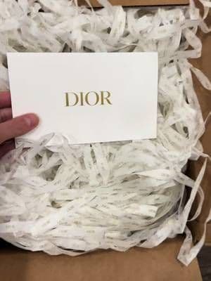 A little Dior Beauty gift unboxing β¨ This was such a beautiful free gift from Dior β not just samples, but a full little