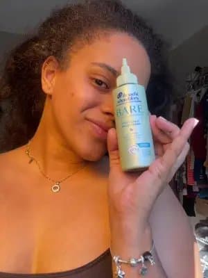 Relief serum is the must practical product i carry in my bag, is smell so well and the packaging is so practical and mak