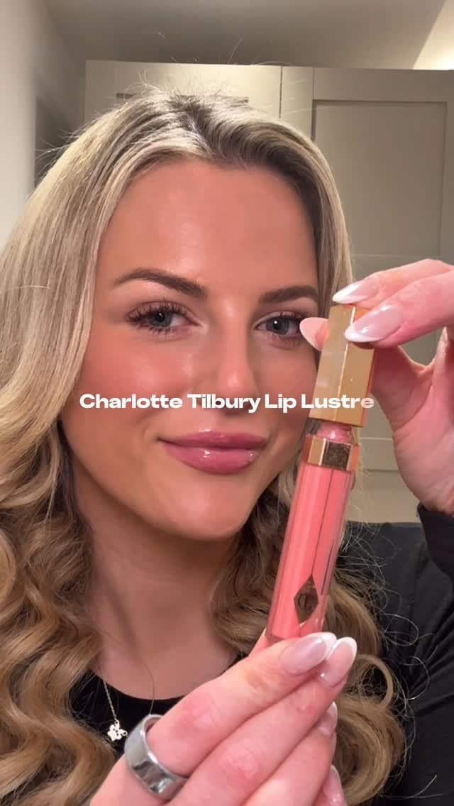 One of my many @charlottetilbury magic lip secrets..
My go to daily is the gorgeous lip lustre lip gloss in shade: Por