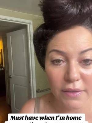 If you’re traveling or you’re at home moisturize skin is important and this kit right here has three items that will help you keep a moisturize barrier. There’s a huge black Friday so I would act fast @@dear, Klairs##tiktokshopblackfriday##tiktokshopcreatorpicks##simpleskincare##skinfloodingskincare##deweyskincare