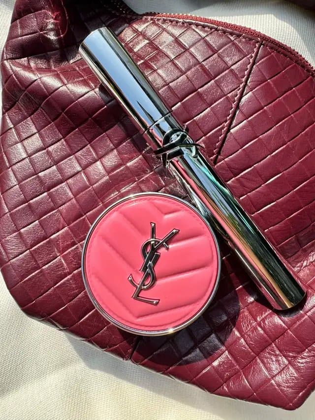 #AD✨ A little YSL beauty moment 🩷 The YSL Make Me Blush Cream is such a gorgeous pop of colour. I love how you can keep it soft and sheer or build it up for a bolder flush, and the creamy texture blends so beautifully into the skin. Paired with the YSL Lash Latex Mascara, with its tiny 496 micro-bristle brush designed to catch every lash for lifted, defined volume. @YSL Beauty #YSLBEAUTY #MyYSLSensorySwatch #makeup