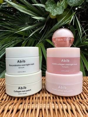 A closer look at five Abib jelly products and how they fit into my evening care π©· The textures are lightweight and cooling, with ingredients focused on hydration, firmness and supporting the skin barrier. The eye patches are a quick way to refresh tired under eyes, and both overnight masks give different benefits depending on what your skin needs that day. The lip mask is gentle and softening, and works well alongside the rest of the routine. If you prefer gel textures that absorb quickly and do not feel heavy, these are worth a look β¨ Have you tried any yet? ποΈ Get yours from YesStyle with my discount code: SAFJB5OF π Link in my bio via LinkTree AD | Gifted @Abib Cosmetics @YesStyle @YesStyleInfluencers #abib #yesstyle #collageneyepatch #pdrneyepatch #wrinkles