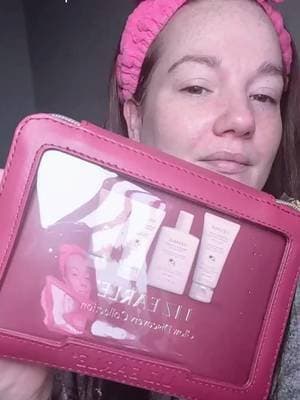 @lizearlebeautyco #AD #lizearlebeauty #lizearlebeautycommunity #SkincareRoutine #beauty ✨ Get That Ultimate Glow-Up with Liz Earle! 💖 Say hello to radiant, glowing skin! Watch as I unbox and test out the gorgeous Liz Earle Glow Discovery Collection. From cleansing to hydrating, these must-have skincare goodies leave my skin feeling fresh, clean, and seriously glowing. Drop a comment if you’re ready to upgrade your skincare routine! 👇 Don't forget to like, save, and follow for more beauty finds! ✨🧴