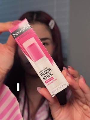 #AD Probando un rubor diferente a lo que suelo usar 💗 Este es el Healthy Glow Blush Stick en tono Pink Petal y me encanta cómo se difumina con los dedos para un look natural. ¿Qué opinan de este tono? #BeautyToAScience #ad @NEUTROGENA®️