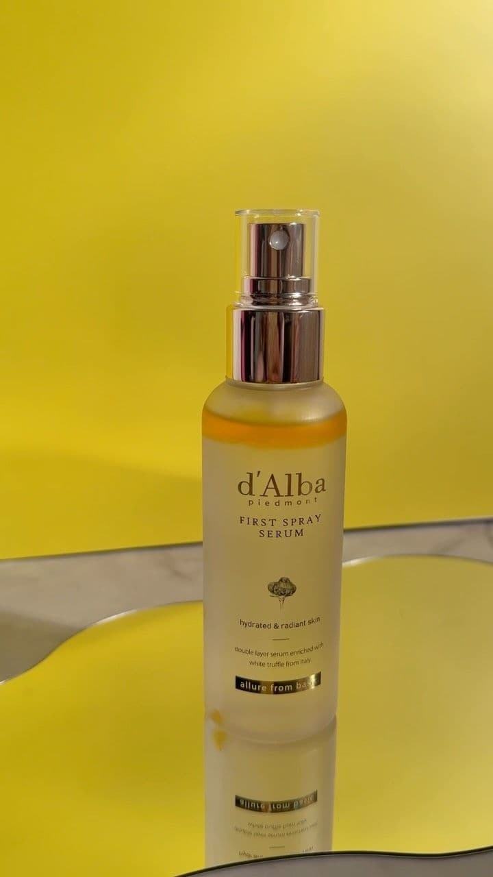 #werbung
Glowy skin in just a few sprays 💛✨
I’ve been loving the lightweight texture and radiant finish of the d’Alba
