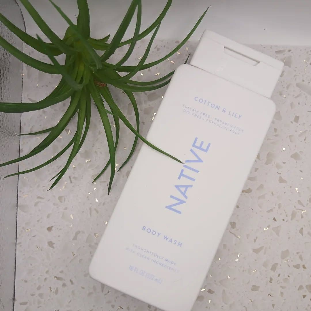 🩵Long-lasting, refreshing body wash that leaves skin feeling soft and smooth.
🩵With delicate cotton blossom, lily of t
